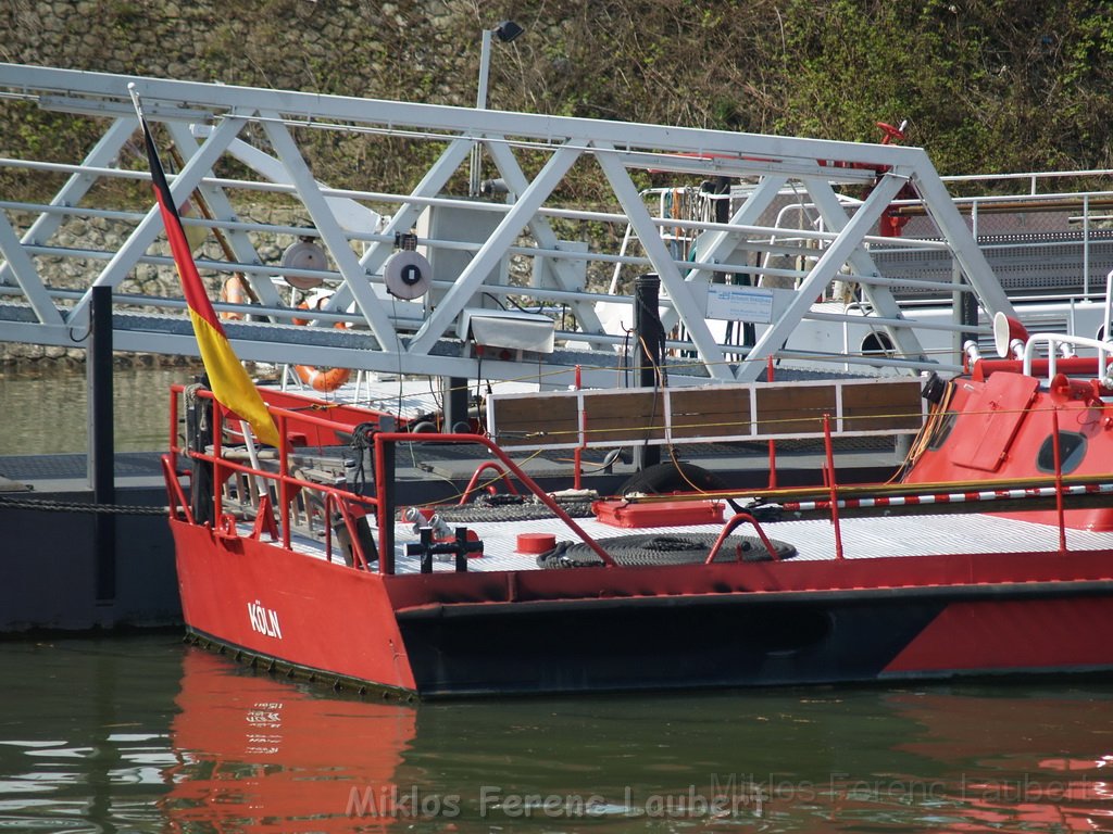 Feuerloeschboot 10-2      P176.JPG